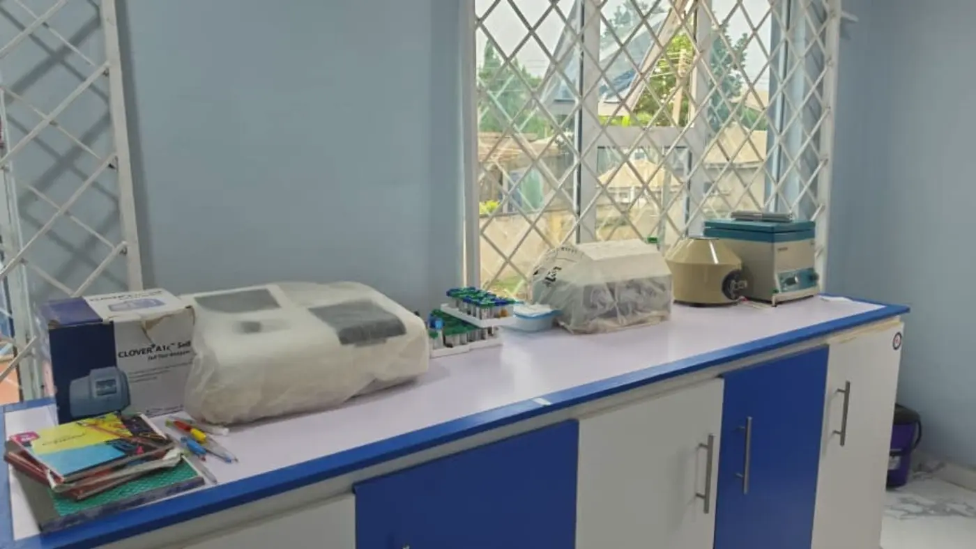 Laboratory analysers and prepared sample tubes